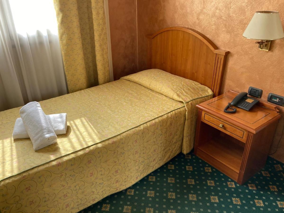 Hotel Visconti Melzo Zewnętrze zdjęcie