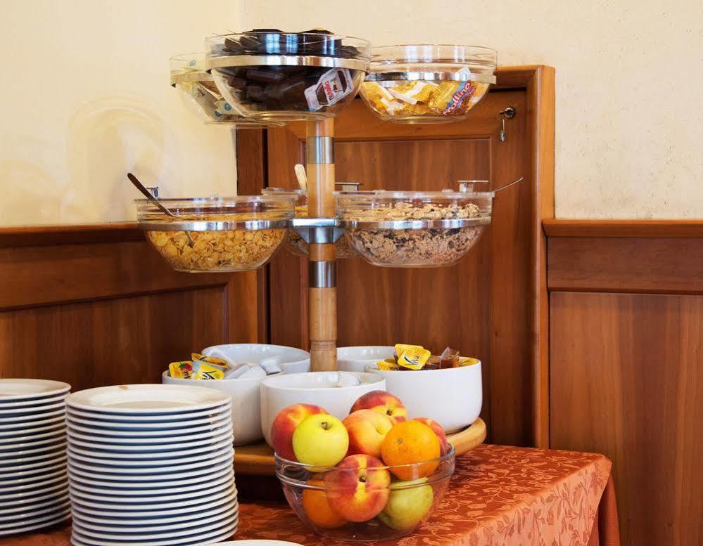 Hotel Visconti Melzo Zewnętrze zdjęcie